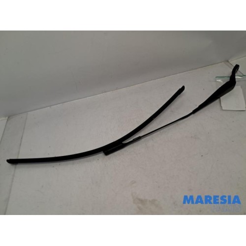 Opel - Crossland X - Front wiper arm