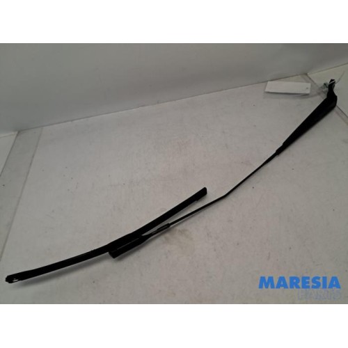 Opel - Crossland X - Front wiper arm