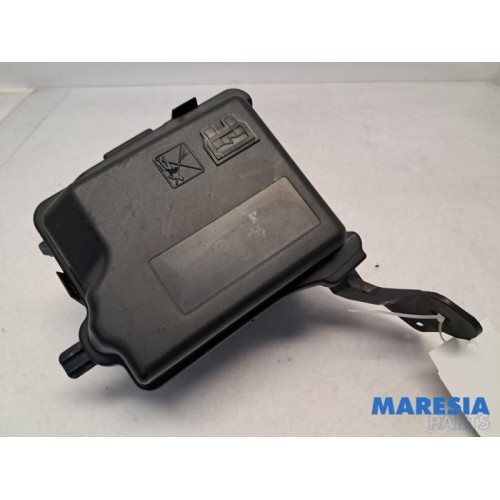 Opel - Crossland X - Fuse box