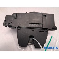 Peugeot - 308 - Tailgate lock mechanism