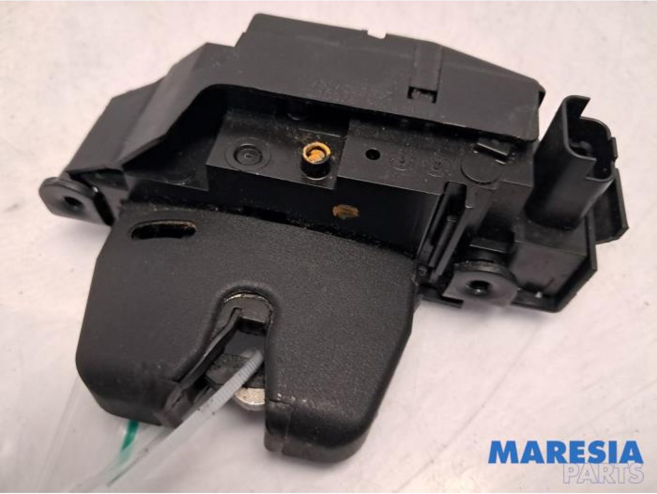 Peugeot - 308 - Tailgate lock mechanism