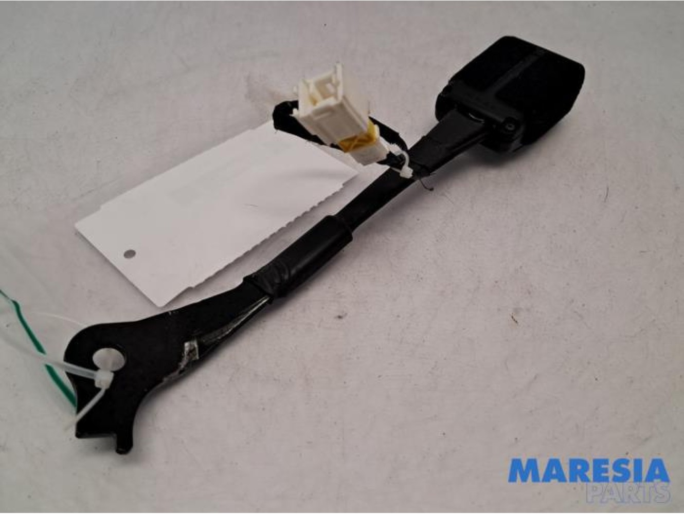 Peugeot - 308 - Insertion ceinture de sécurité avant gauche