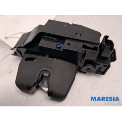 Opel - Crossland X - Tailgate lock mechanism