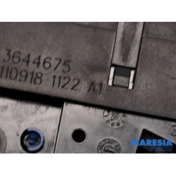 Opel - Crossland X - Tailgate lock mechanism