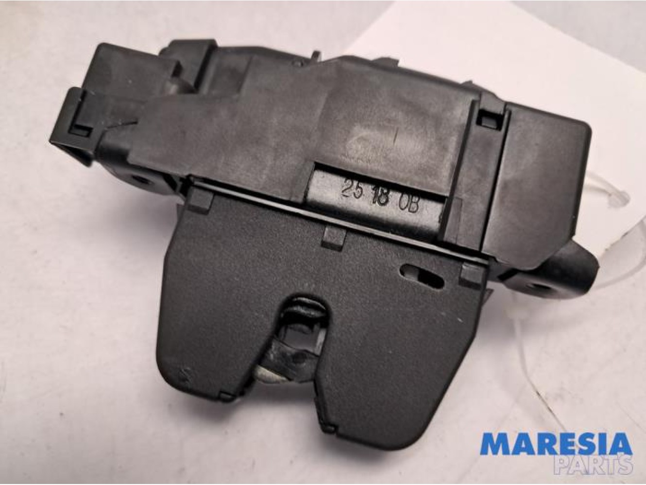 Opel - Crossland X - Tailgate lock mechanism