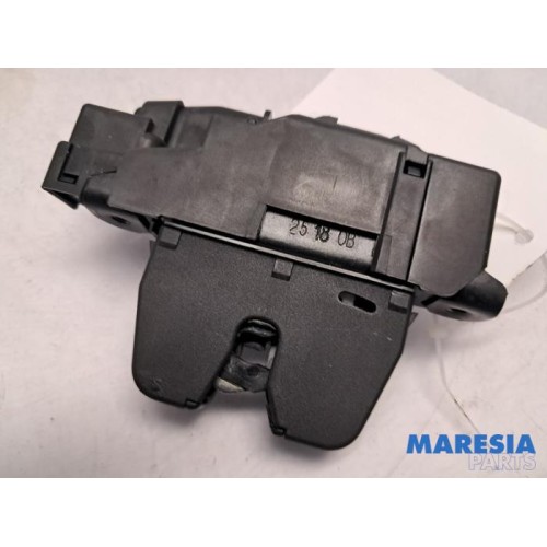 Opel - Crossland X - Tailgate lock mechanism