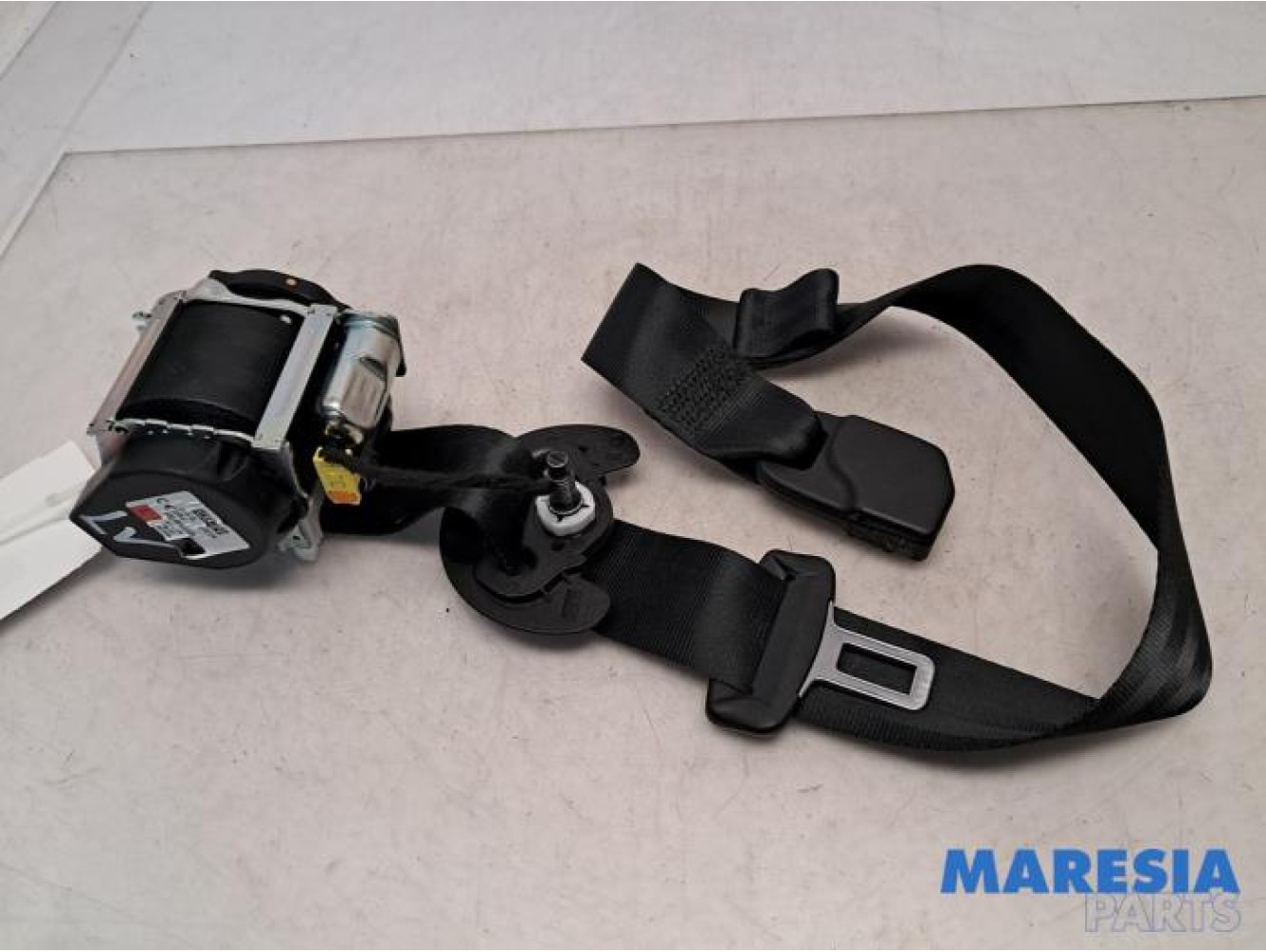Opel - Crossland X - Front seatbelt, left