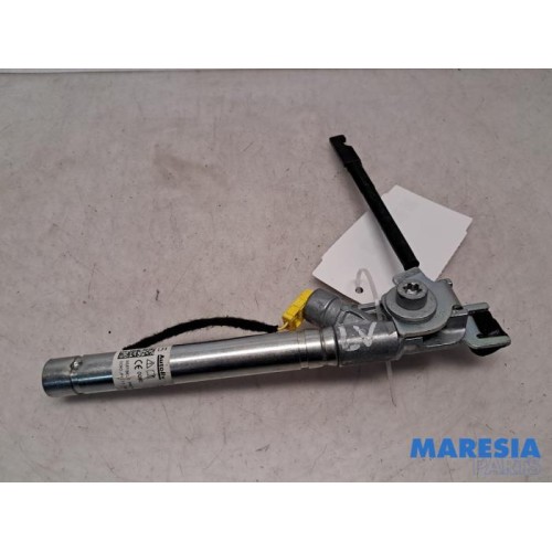 Opel - Crossland X - Gordelspanner links