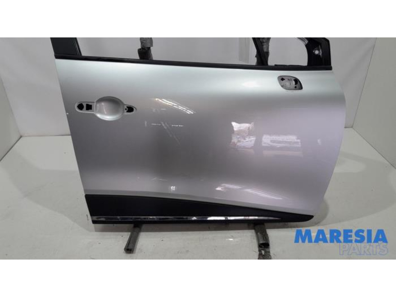 Renault - Clio - Front door 4-door, right