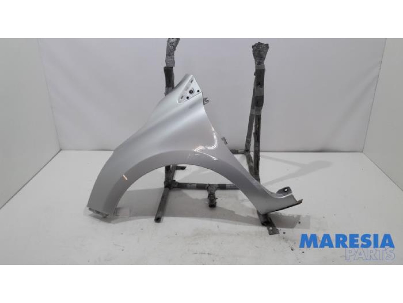 Renault - Clio - Front wing, left