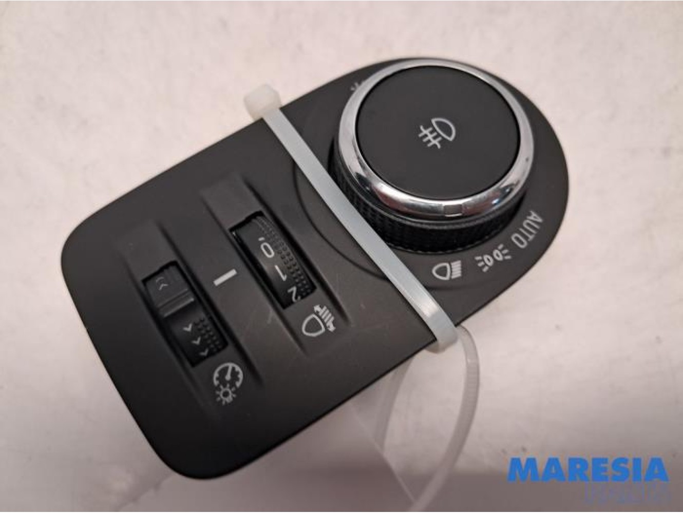 Opel - Crossland X - Light switch
