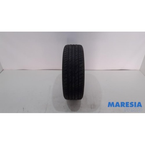 Renault - Clio - Tyre