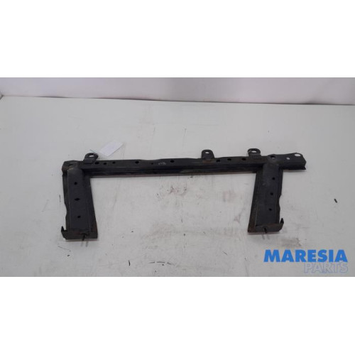 Renault - Clio - Radiator bar