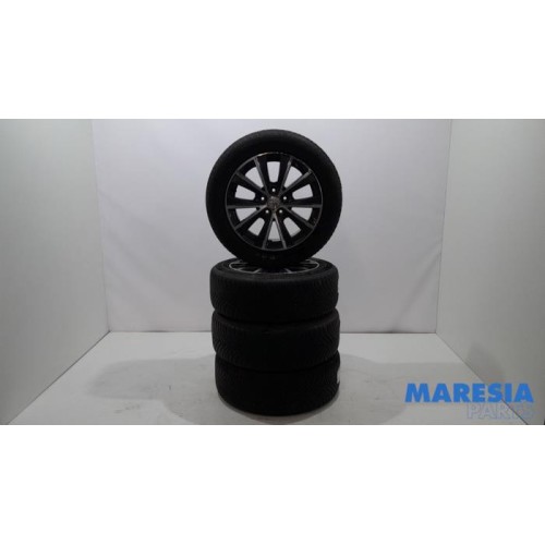 Peugeot - 308 - Sportvelgenset + banden