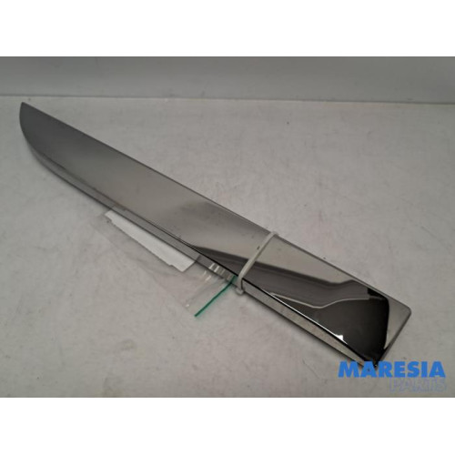 Peugeot - 2008 - Door strip