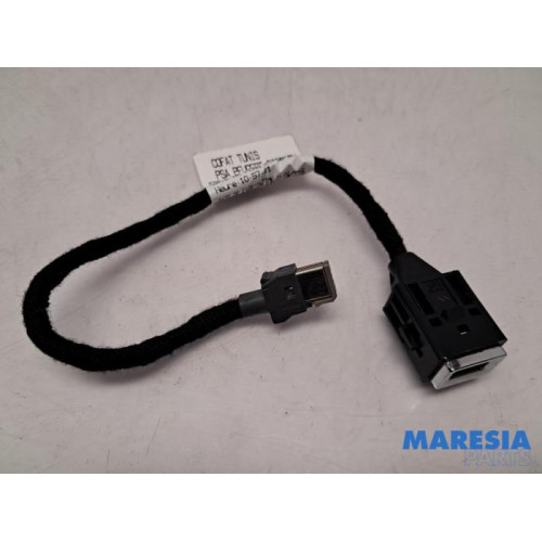 Peugeot - 308 - USB stekker