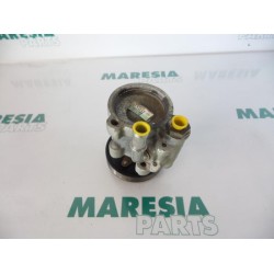 Renault - Megane Scenic - Power steering pump