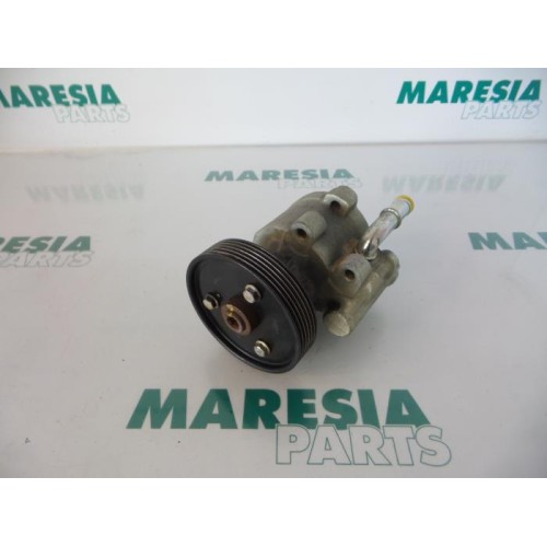 Renault - Megane Scenic - Power steering pump