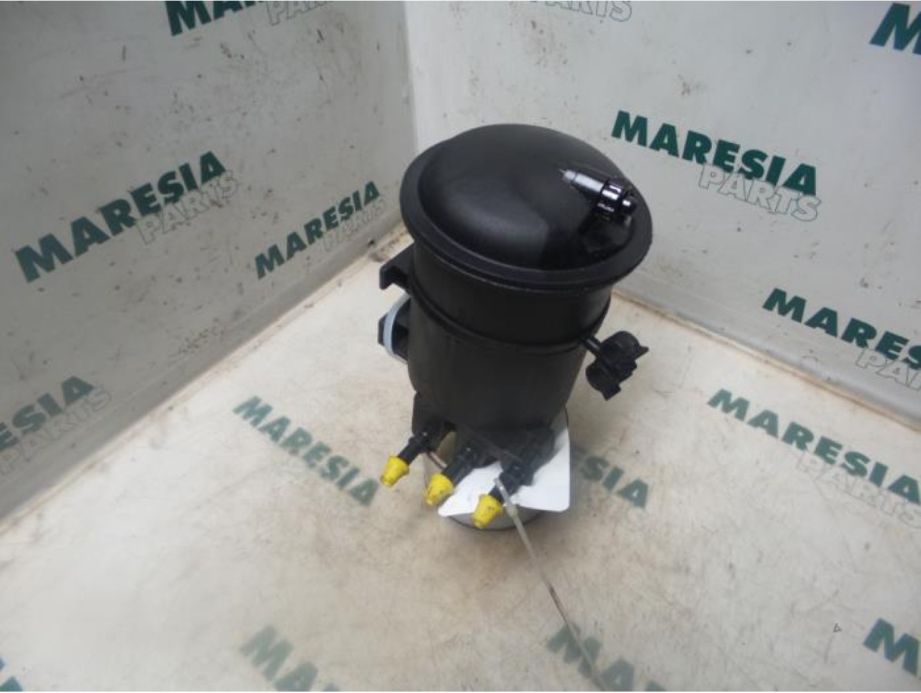 Renault - Megane Scenic - Fuel filter housing