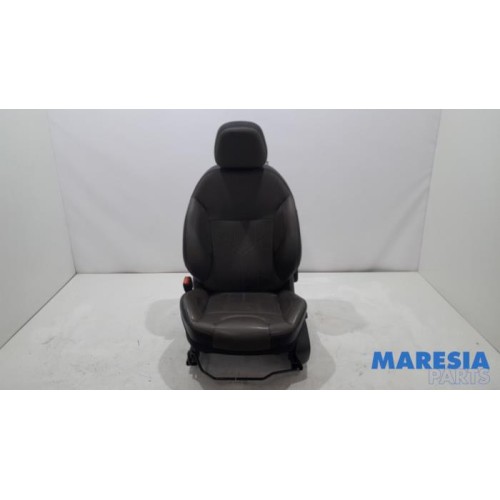 Peugeot - 2008 - Sitz links