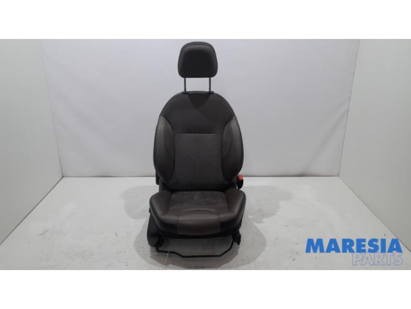 Peugeot - 2008 - Seat, right