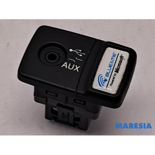 Fiat - 500 - AUX / USB-Anschluss