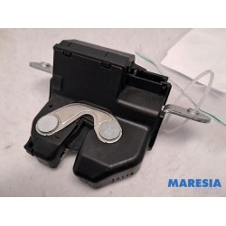 Fiat - 500 - Tailgate lock mechanism