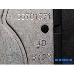 Fiat - 500 - Tailgate lock mechanism