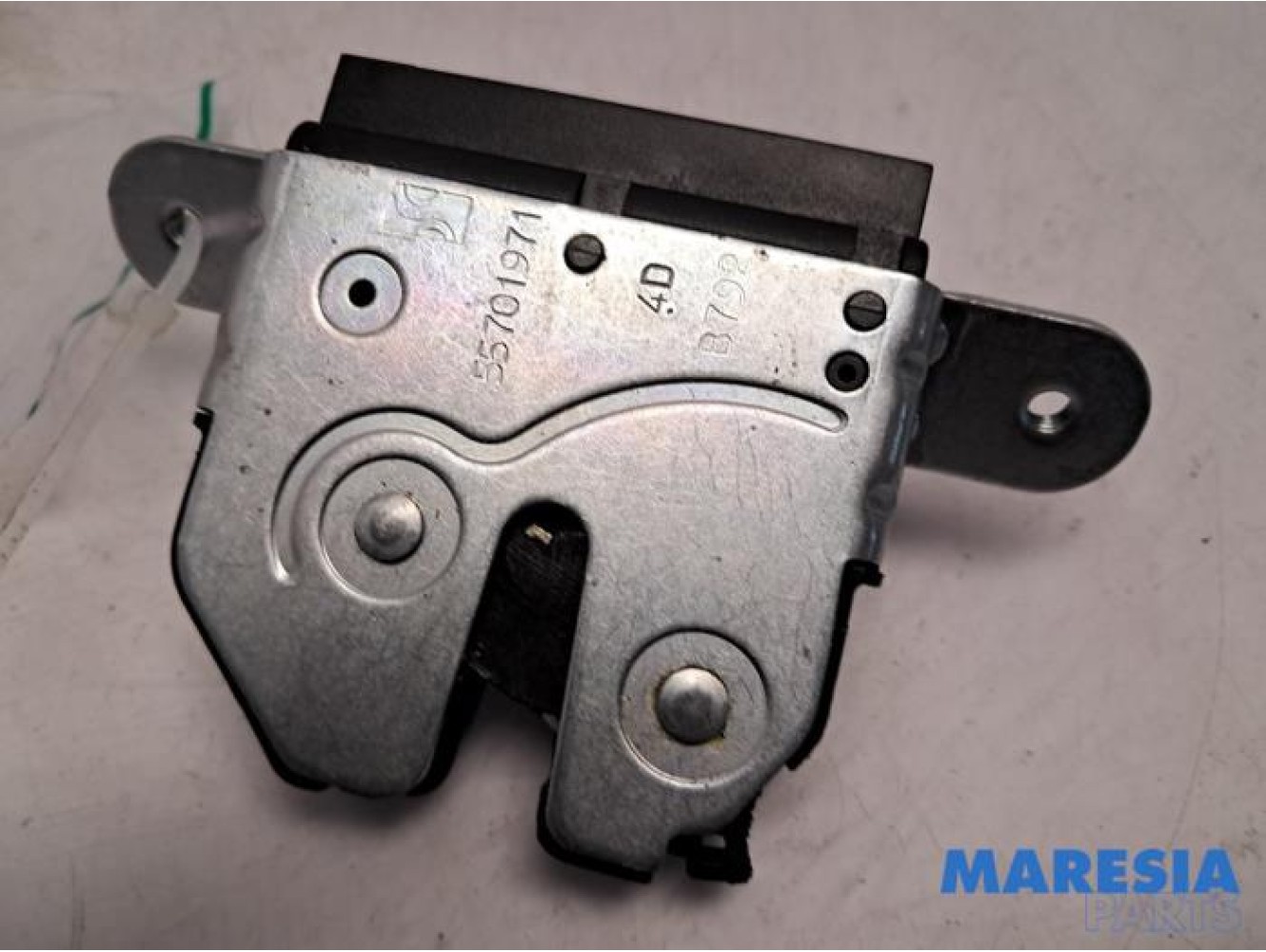 Fiat - 500 - Tailgate lock mechanism