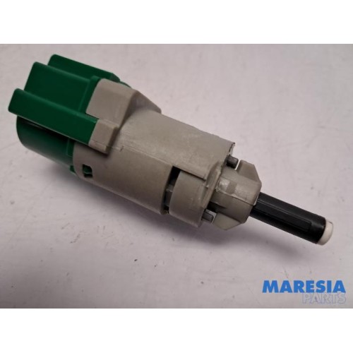 Opel - Crossland X - Brake light switch