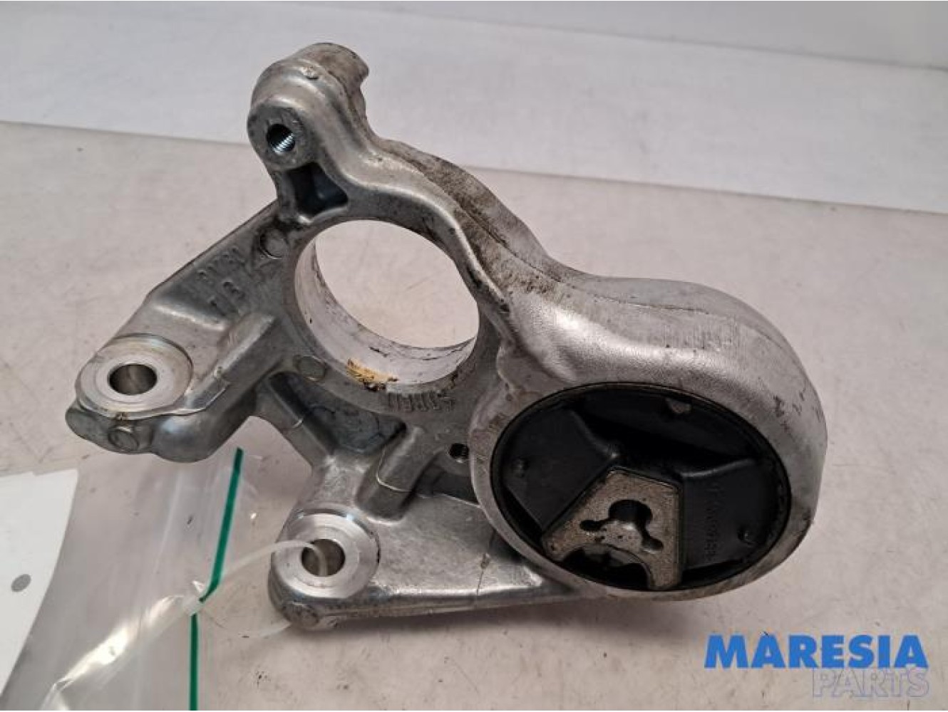 Citroen - C4 - Engine mount