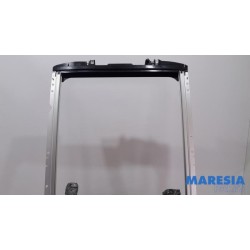Peugeot - 2008 - Sliding headliner mechanism