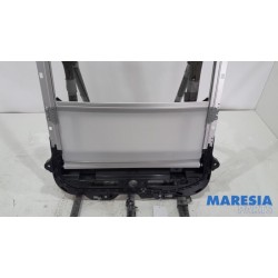 Peugeot - 2008 - Sliding headliner mechanism