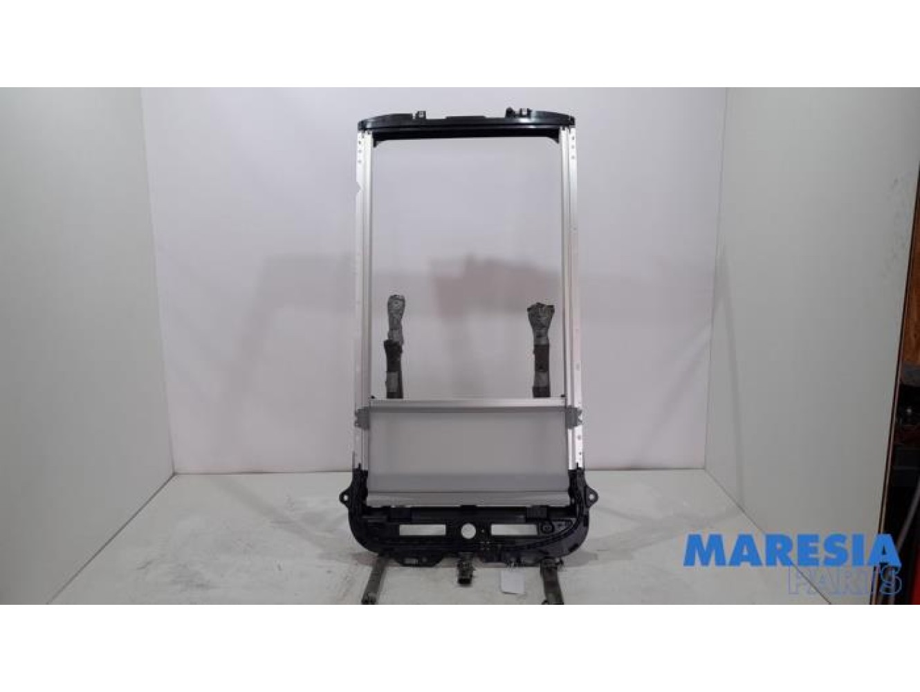 Peugeot - 2008 - Sliding headliner mechanism