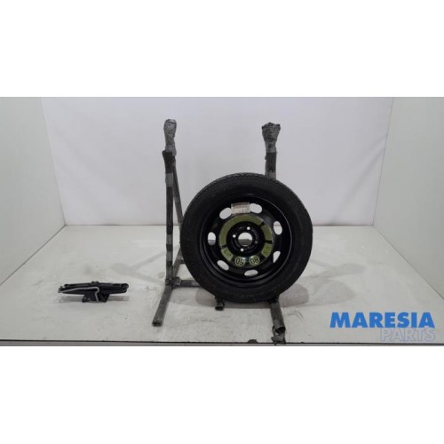 Peugeot - 2008 - Krikset + reservewiel