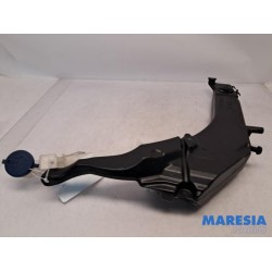 Peugeot - 308 - Front windscreen washer reservoir