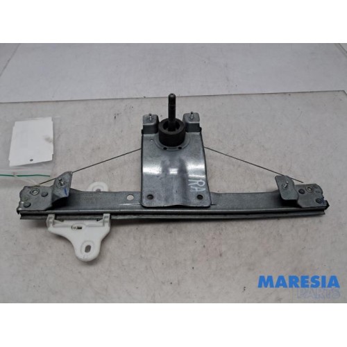Renault - Clio - Rear door window mechanism 4-door, right