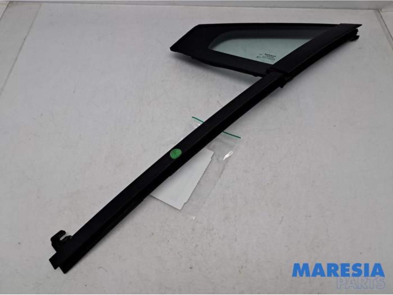 Renault - Clio - Quarter light, front left