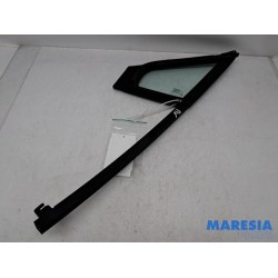 Renault - Clio - Quarter light, front right