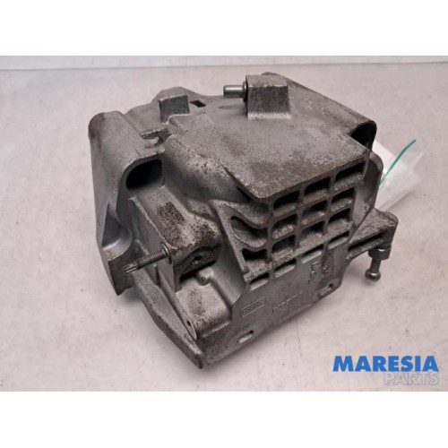 Peugeot - Expert - Boîtier de filtre carburant