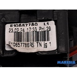 Renault - Clio - Light switch