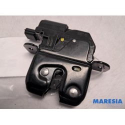 Renault - Clio - Tailgate lock mechanism