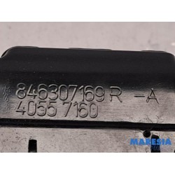 Renault - Clio - Tailgate lock mechanism