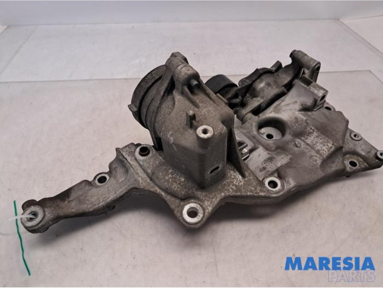 Peugeot - Expert - Alternator upper bracket
