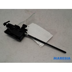 Renault - Clio - Tank flap lock motor