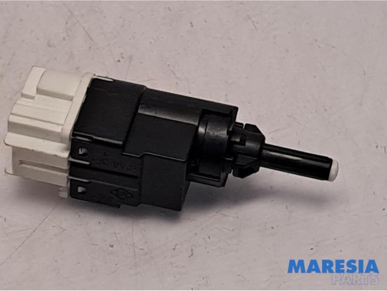 Renault - Clio - Brake light switch