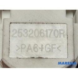 Renault - Clio - Brake light switch