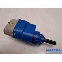 Renault - Clio - Brake light switch