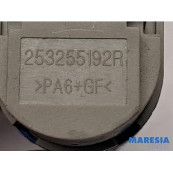 Renault - Clio - Brake light switch