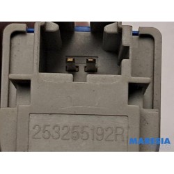 Renault - Clio - Brake light switch